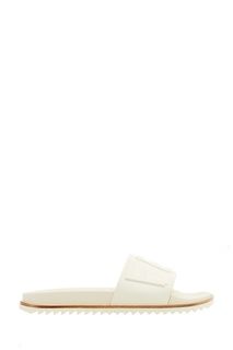 Белые сандалии с объемным логотипом Fendi