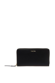 Черный кошелек с золотистым логотипом Calvin Klein