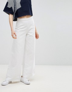 Широкие джинсы клеш с необработанным низом Waven Nella - Белый
