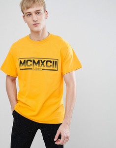 Футболка горчичного цвета с принтом MCMXCII New Look - Желтый