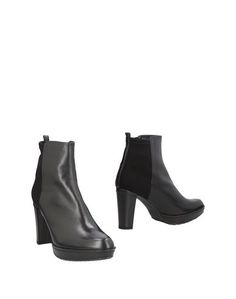 Полусапоги и высокие ботинки Stuart Weitzman