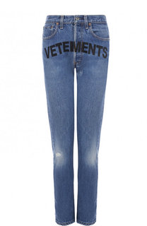 Укороченные джинсы с потертостями и логотипом бренда Vetements