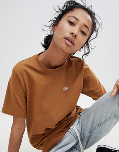 Футболка бойфренда с маленьким логотипом Dickies - Коричневый