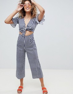 Льняной комбинезон в клетку с вырезом и завязкой ASOS DESIGN - Зеленый