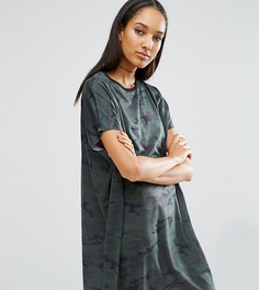 Свободное платье-футболка с камуфляжным принтом ASOS TALL - Мульти