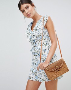 Ромпер с цветочным принтом и оборкой PrettyLittleThing - Белый