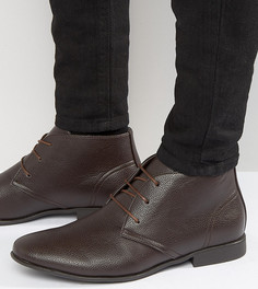 Коричневые ботинки чукка для широкой стопы из искусственной кожи ASOS DESIGN - Коричневый
