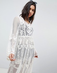 Фестивальное платье из кружева и кроше Missguided - Белый