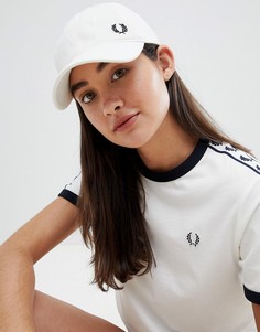 Кепка с логотипом в виде лаврового венка Fred Perry - Белый