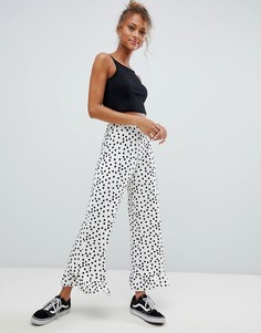 Брюки в горошек с оборками ASOS DESIGN - Белый