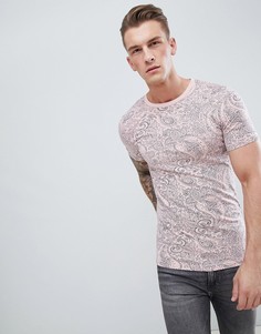 Обтягивающая футболка с принтом пейсли ASOS DESIGN - Розовый