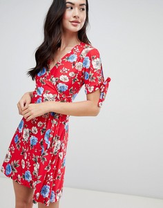 Платье с запахом и цветочным принтом QED London - Красный