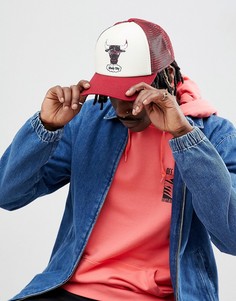 Состаренная кепка Mitchell &amp; Ness Chicago Bulls эксклюзивно для ASOS - Красный