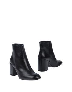 Полусапоги и высокие ботинки Stuart Weitzman