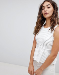 Топ с баской QED London - Белый