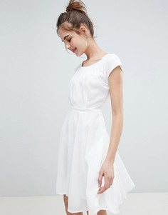 Короткое приталенное платье QED London - Белый