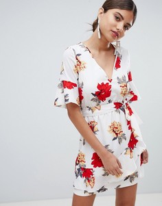Платье мини с цветочным принтом и поясом PrettyLittleThing - Белый