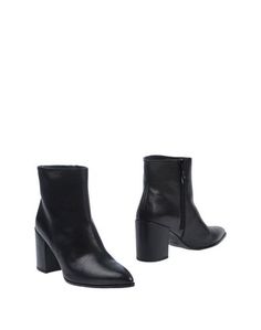 Полусапоги и высокие ботинки Stuart Weitzman