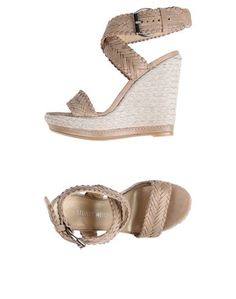 Сандалии Stuart Weitzman