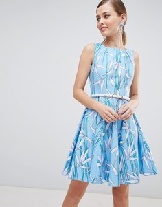 Короткое приталенное платье с ремнем Closet London - Мульти