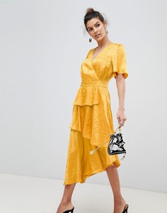 Атласное платье с запахом и цветочным принтом Y.A.S - Желтый