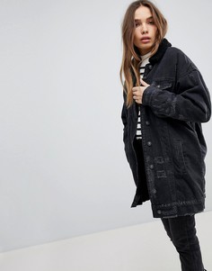 Длинная джинсовая куртка с меховым воротником Pull&amp;Bear - Черный Pull&Bear