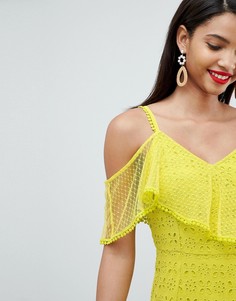 Асимметричное платье макси с вышивкой ришелье ASOS DESIGN - Желтый