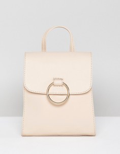 Кожаный мини-рюкзак с декоративным кольцом ASOS DESIGN - Розовый