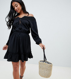 Короткое приталенное платье с открытыми плечами и кисточкой Boohoo Petite - Черный