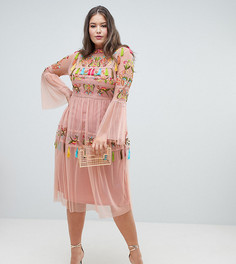 Короткое приталенное платье с вышивкой и кисточками Frock And Frill Plus - Розовый