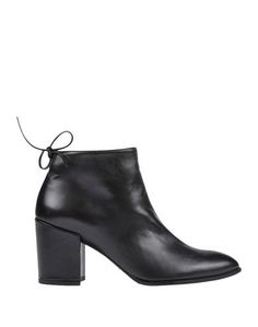 Полусапоги и высокие ботинки Stuart Weitzman