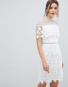 Кружевное платье мини с высоким воротником Chi Chi London - Белый