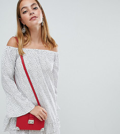 Свободное платье в горошек с широким вырезом Boohoo Petite - Белый