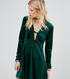 Бархатное приталенное платье с декольте и длинными рукавами Glamorous Petite - Зеленый