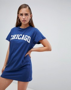 Платье-футболка в стиле oversize с надписью Chicago PrettyLittleThing - Темно-синий