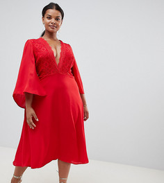 Приталенное платье миди с кружевом John Zack Plus - Красный