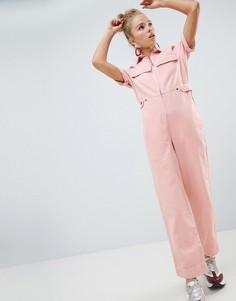 Светло-розовый джинсовый комбинезон ASOS DESIGN - Розовый