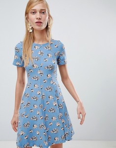Свободное платье с цветочным принтом New Look - Синий