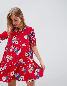 Свободное платье с цветочным принтом QED London - Красный