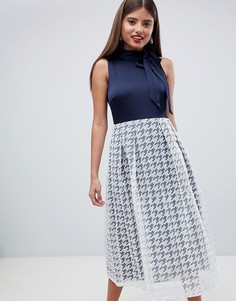 Платье с юбкой в клетку и завязкой на шее Closet London - Темно-синий