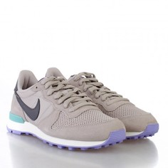 Кроссовки Nike