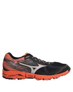Низкие кеды и кроссовки Mizuno