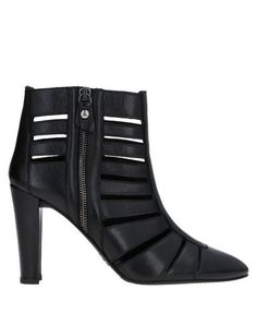 Полусапоги и высокие ботинки Stuart Weitzman