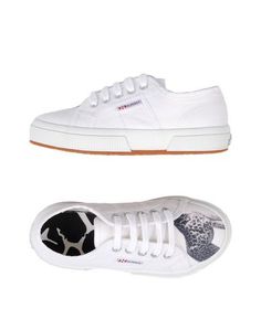 Низкие кеды и кроссовки Superga