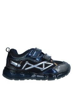 Низкие кеды и кроссовки Geox