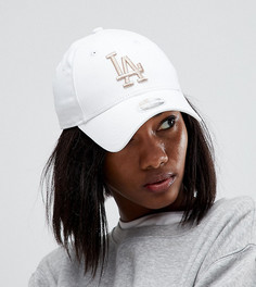Эксклюзивная белая кепка с надписью LA цвета розового золота New Era - Белый