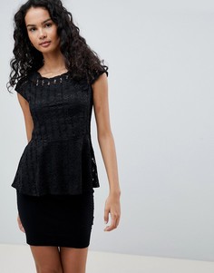 Топ с короткими рукавами и баской QED London - Синий