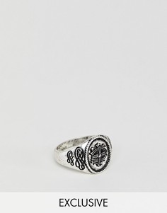 Серебристое кольцо-печатка с гравировкой Reclaimed Vintage inspired эксклюзивно для ASOS - Серебряный
