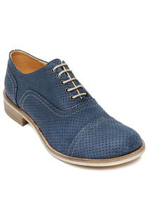 shoes British passport