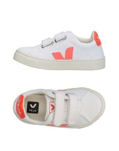 Низкие кеды и кроссовки Veja